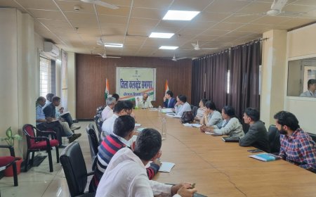 जिला कलक्टर की अध्यक्षता में साप्ताहिक समीक्षा बैठक आयोजित