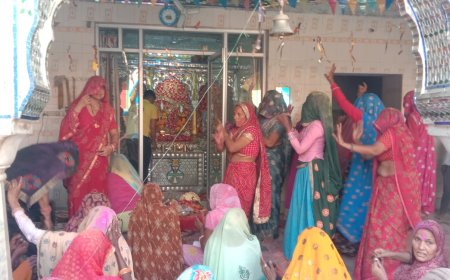 मेरा श्याम दीवाना है उस राधे रानी का,,, फागोत्सव में भजनों पर झूमी महिलाएं, सगाई मनोरम झांकियां