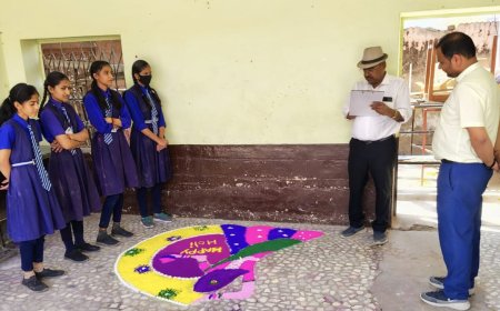 सम्राट स्कूल में होली महोत्सव में रंगोली प्रतियोगिता हुई आयोजित