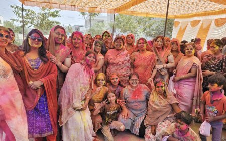 वसुंधरा नगर में होली मिलन समारोह हुआ आयोजित