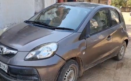 वकील की कार को दूसरी कार के चालक ने मारी टक्कर :सोने की चैन ले जाने का आरोप , मामला हुआ थाने में दर्ज