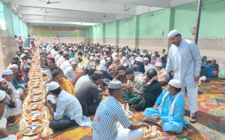 अंजुमन सदर माजिद सलीम व तामीर कन्वीनर मन्नू पठान की जानिब से रोजा अफतार संपन्न