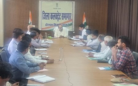 जिला कलक्टर की अध्यक्षता में साप्ताहिक समीक्षा बैठक आयोजित