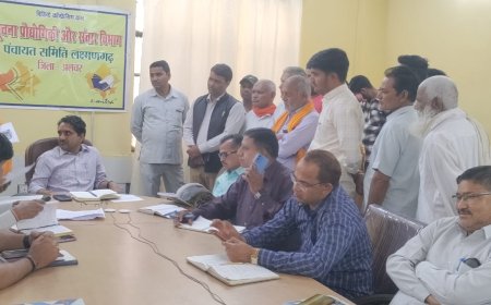 सफाई अव्यवस्था को लेकर फूटा भाजपा मंडल अध्यक्ष का गुस्सा, नगर पालिका कार्यालय के गेट पर ताला लगाने की दी चेतावनी