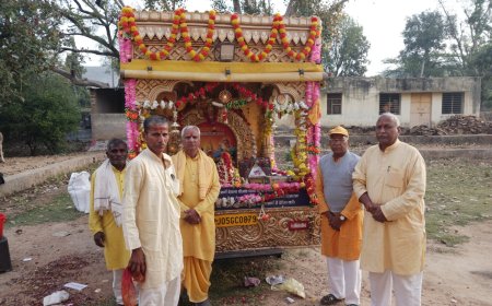 गायत्री मंत्र के उच्चारण एवं पूजा अर्चना के बाद सकट ग्राम की ओर रवाना हुई दिव्य ज्योति कलश यात्रा