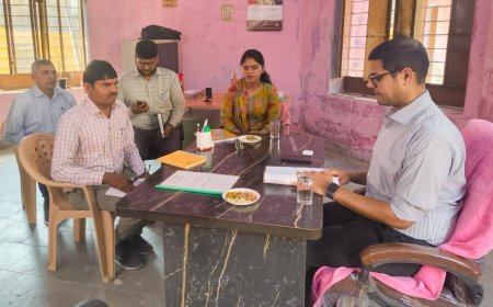 जिला कलक्टर ने महुवा उपखण्ड क्षेत्र में विभिन्न राजकीय कार्यालयों का किया निरीक्षण