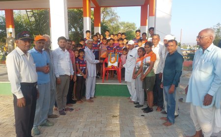 अमर शहीद भगतसिंह,राजगुरु, सुखदेव के बलिदान दिवस पर शहीद दिवस मनाया