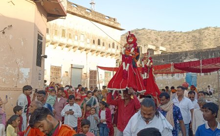 चिराना में गाजे बाजे के साथ निकली ईशर- गणगौर कि शाही सवारी