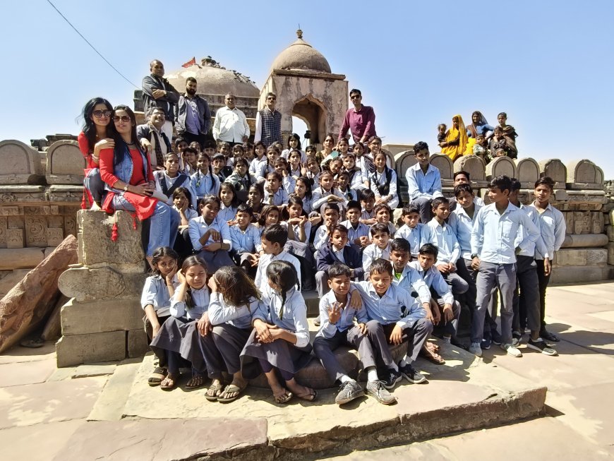 व्यावसायिक शिक्षा के तहत बच्चों ने किया प्राचीन चांद बावड़ी व हर्षद माता मंदिर का शैक्षिक भ्रमण