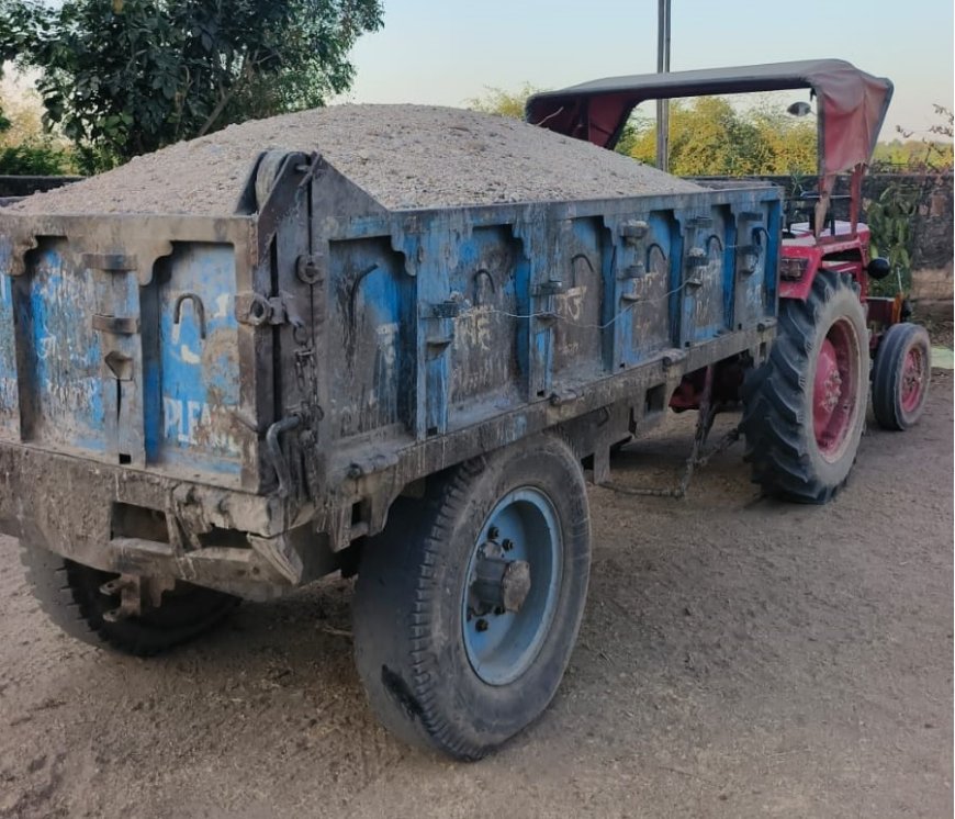 अवैध बजरी परिवहन में ट्राली ट्रैक्टर जब्त 