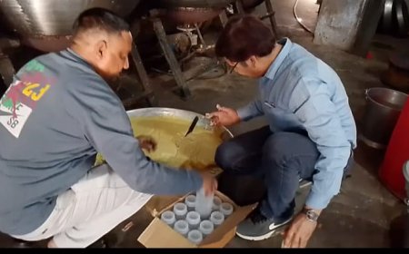 फूड लाइसेंस नहीं होने पर, निर्माण एवं विक्रय पर लगाई रोक