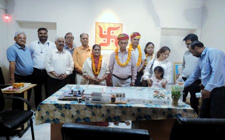 पुष्टिकर स्कूल के पूर्व छात्र ने भेंट किया इन्वर्टर और प्रिण्टर