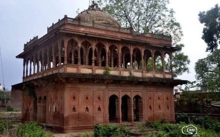 धौलपुर की ऐतिहासिक बारहदरी उपेक्षा का शिकार, असामाजिक तत्वों का बनी अड्डा