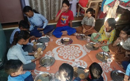 नवरात्र समापन के अवसर पर कन्याओं और लांगडों को भोजन करा दिए उपहार,फल, नकदी