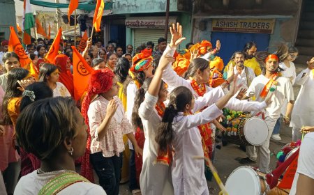 जय श्री राम के नारों के साथ निकली विशाल शोभा यात्रा