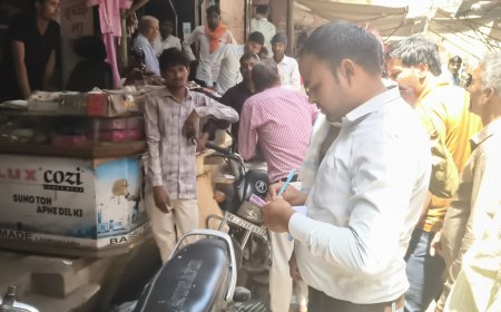 सड़क पर अतिक्रमण करने वालों से वसूला जुर्माना