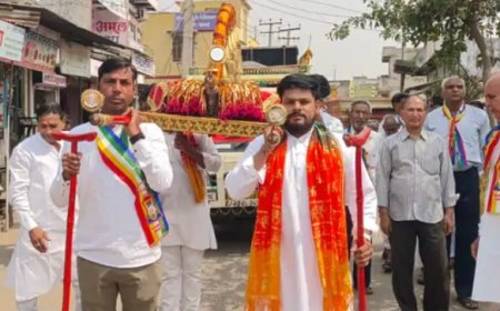 महावीर जयंती पर बड़ौदामेव में निकली शोभायात्रा: शहरवासियों ने जगह-जगह की पुष्प वर्षा, मंदिर प्रांगण में हुई शांतिधारा और पूजा-अर्चना