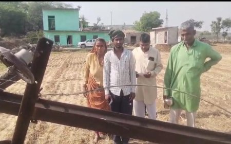 तेज अंधड़ से बिजली का पोल टूट क़र गिरा:  बड़ा हादसा होने से टला