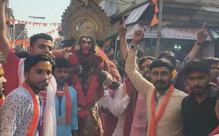 हनुमान जन्मोत्सव पर गोविंदगढ़ में उमड़ी श्रद्धालुओं की भीड़ः मंदिरों में हवन-पूजन के बाद निकली भव्य शोभायात्रा, विधायक ने लिया आशीर्वाद