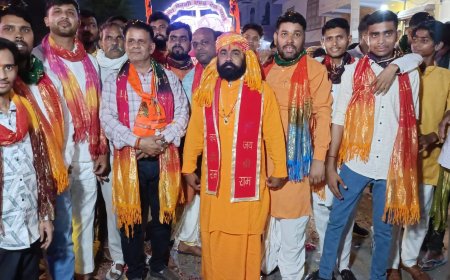 नौगावा मे श्री हनुमान जन्मोत्सव पर निकाली भव्य शोभायात्रा