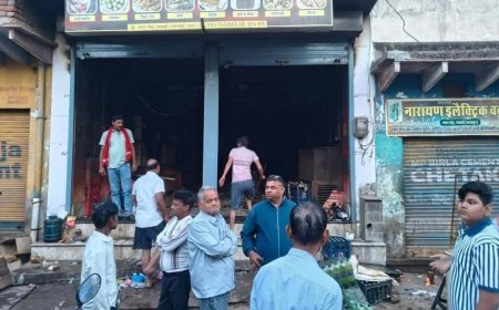 रेस्टोरेंट में शॉर्ट सर्किट के चलते भीषण आग :रेस्टोरेंट में रखा पूरा सामान जलकर राख