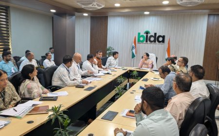 प्रभारी सचिव शिवांगी स्वर्णकार ने ली विभागीय अधिकारियों की बैठक:जिला अस्पताल भिवाड़ी का किया निरीक्षण