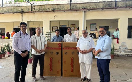 भीषण गर्मी से मरीजों को राहत पहुंचाने उपजिला चिकित्सालय को दान किए 2 जंबो डेजर्ट कूलर