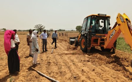 नारायणपुर के कोटिया में रास्ते से अतिक्रमण हटाने के कार्रवाई की गई प्रशासन  राजस्व टीम पुलिसजाब्ता मौजूद रहा