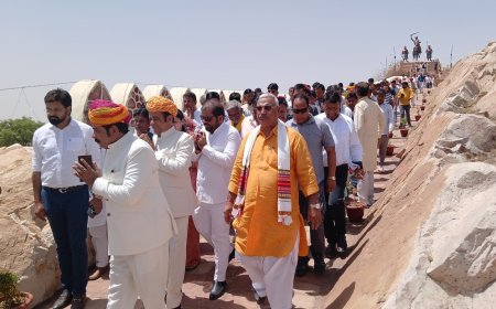 पहली बार खानुआ में वीर शहीदों के वंशजों का किया गया सम्मान