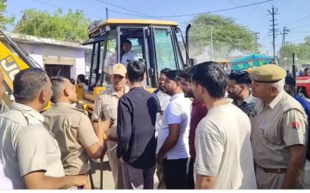 भरतपुर में सड़क चौड़ीकरण के लिए हटाए अतिक्रमण:  वर्धन गेट से रेडक्रास सर्किल तक चला पीला पंजा