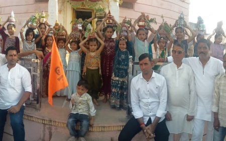 बसंत में खेतेश्वर महाराज का जन्मोत्सव मनायाः युवाओं ने निकाली शोभायात्रा, रथ पर खेतेश्वर महाराज की झांकियां सजाई