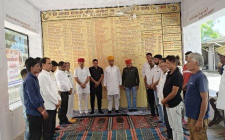 पहलगाम में हुए आतंकी हमले में मरे पर्यटकाें काे कांग्रेसजनाें ने दी  श्रद्धांजलि