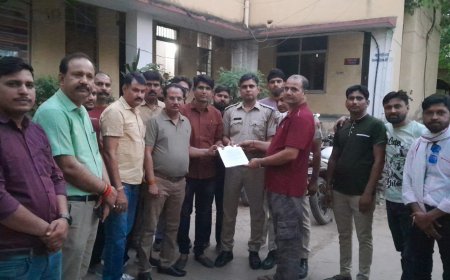 विरोध प्रदर्शन कर फिल्म निर्देशक अनुराग कश्यप के खिलाफ शहर कोतवाली अलवर थाने में दी शिकायत