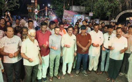 पहलगाम में पर्यटकों के नरसंहार की घटना पर सर्व हिंदू समाज की ओर से केंडल लगाकर दी श्रद्धांजलि