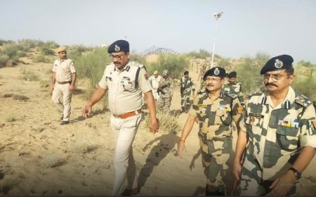 BSF आईजी और जोधपुर रेंज आईजी ने किया भारत – पाक सीमा का दौरा