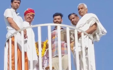 श्री तखतबिहारी राज ठाकुरजी मंदिर की 15वीं अमर ध्वजा चढ़ाई