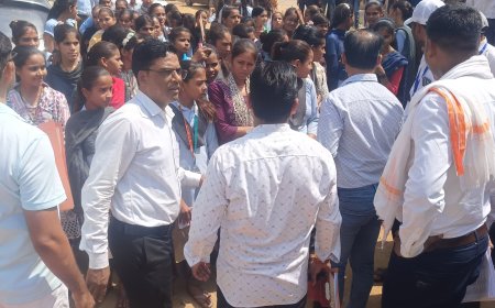 बाबा साहब और संविधान को जानने का जुनून: सरमथुरा में उमड़ा विद्यार्थियों का सैलाब