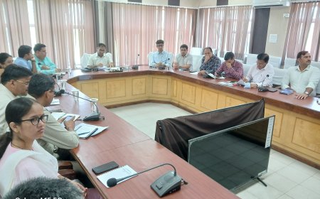जिला कलक्टर की अध्यक्षता में साप्ताहिक समीक्षा बैठक आयोजित
