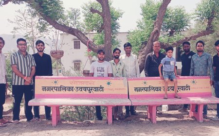 गर्मी के मौसम को ध्यान में रखते हुए सैनी मंदिर में युवाओं ने पक्षियों के लिए लगाए परिंडे