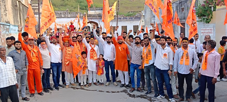 भव्य झांकी और भगवा निशान के साथ निकली रामनवमी कि शोभायात्रा