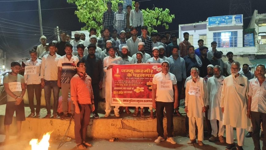 पहलगाम आतंकी हमले को लेकर लक्ष्मणगढ़ में गुस्साः लोगों ने कैंडल मार्च निकाला, मृतकों को श्रद्धांजलि दी
