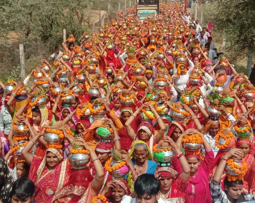 जोनेटा में शतचंडी महायज्ञ एवं भागवत कथा को लेकर निकाली कलश यात्रा में उमड़ी महिला श्रद्धालुओं भीड़
