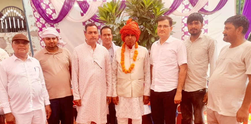आयुर्वेद औषधालय  वैद्द  का ग्रामीणों ने किया सम्मान