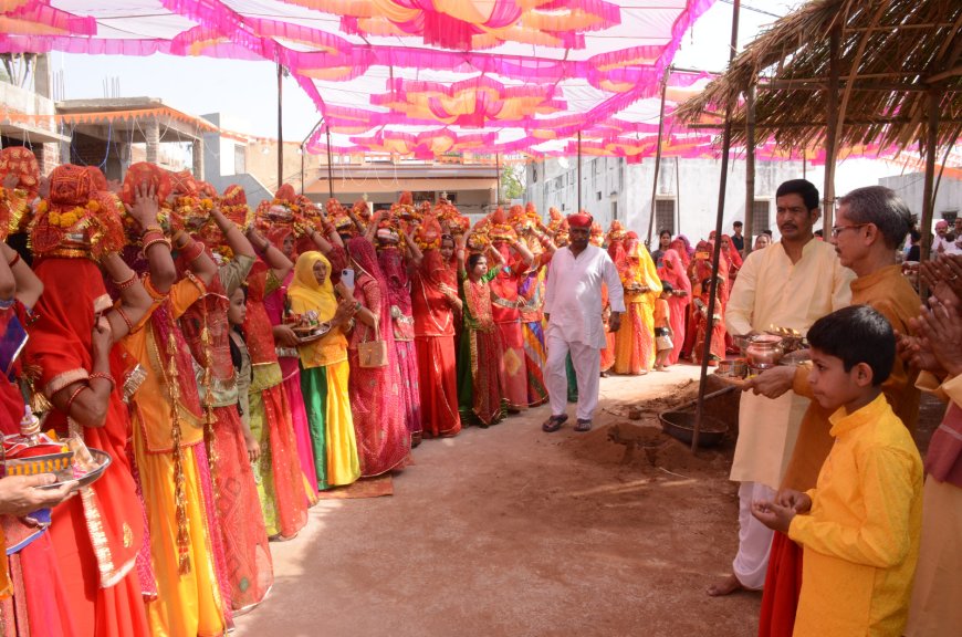 भव्य कलश यात्रा के साथ शुरू हुआ पंच दिवसीय धार्मिक अनुष्ठान, 4 मई को होगी ठाकुर जी की प्राण प्रतिष्ठा
