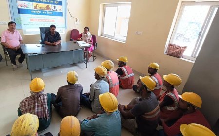 मजदूरों के साथ मनाया एसटीपी पर विश्व श्रमिक दिवस