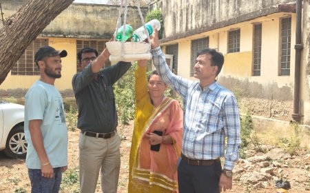 सामुदायिक स्वास्थ्य केंद्र परिसर में बेजुबान पक्षियों के लिए लगाए परिंडे