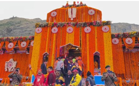 बद्रीनाथ धाम के कपाट खुलेः सुबह 6 बजे वैदिक मंत्रोच्चार के बीच छह माह के लिए यात्रा का मंगल शुभारम्भ