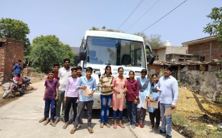 मोबाइल वैन के माध्यम से अनेक गांवों में साक्षरता शिविरों का किया गया आयोजन