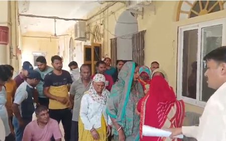 12 साल से नियुक्ति का इंतजार: 2012 में चयनित 329 सफाईकर्मियों ने निगम में जताया रोष, महिला ने दी आत्मदाह की चेतावनी