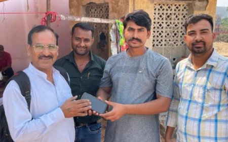 रोड़वेज कंडक्टर ने दिया ईमानदारी का परिचय: जल्दबाजी में बस में छूट गया था मोबाइल, यात्री ने वापस जयपुर पहुंचकर लिया